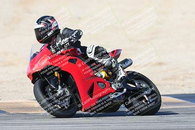 media/Dec-01-2025-Moto Forza (Mon) [[2daa91e15f]]/2-Intermediate Group/Session 2 (Turns 9 and 10)/